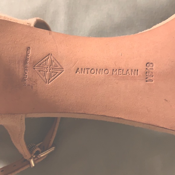 Size 8.5 Antonio Melani Genuine Leather 2 in. Pale Cream Suede Heels - Picture 3 of 3